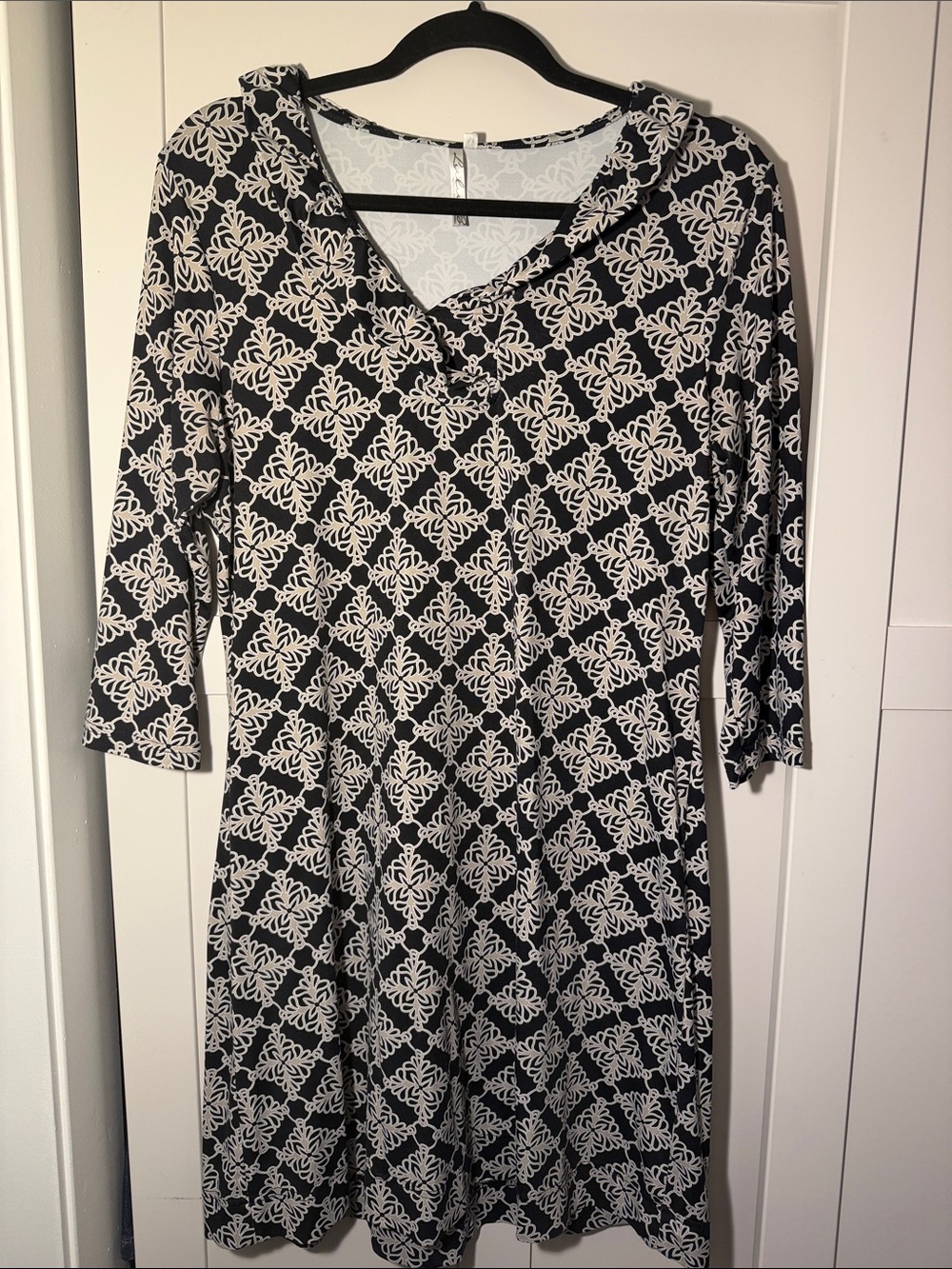 Lulu-B Black and White Printed V-Neck Midi Dress